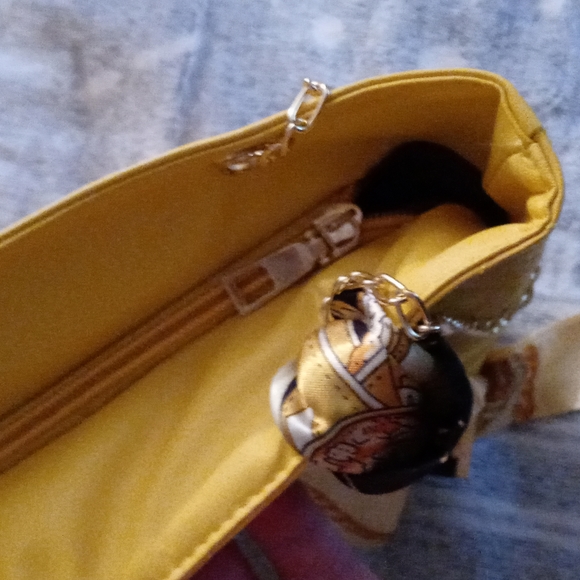 Beautiful Purses with chain handles and silk scarf - Picture 3 of 8